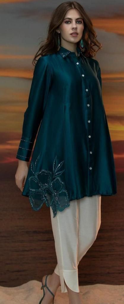 Latest Dress Design, Designer Kurti Patterns, Pakistani Fancy Dresses, Pakistani Dresses Casual, Salwar Kamiz, Dress Design Patterns, Kurti Designs Party Wear, Simple Pakistani Dresses, Beautiful Dress Designs