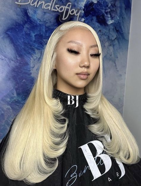 Blonde Side Part, Frontal Styles, Wig Inspiration, Hair Inches, Wig Installs, Birthday 22, Bold Hair Color, Birthday Hairstyles, Straight Blonde Hair