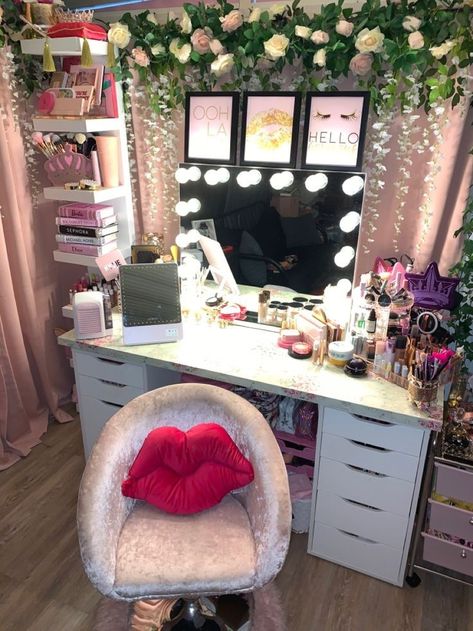 Pink Vanity Room Ideas, Ikea Glam Bedroom, Decorate Vanity Ideas, Y2k Vanity Ideas, Girly Vanity Ideas, Make Up Vanity Set Up, Tiktok Vanity, Pink Vanity Aesthetic, Pink Vanity Room