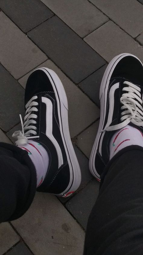 Vans Astethic, Vans Shoes Aesthetic, Skater Photography, Estilo Vans, Vans Authentic Shoes, Cute Vans, Tenis Vans, Jeans Outfit Women, Indie Outfits