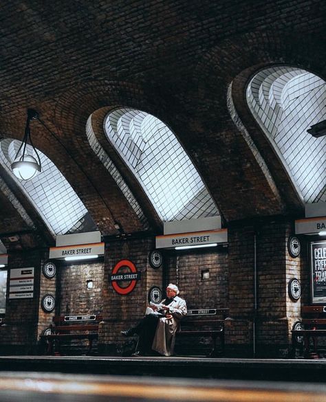 Connect | Discover | Create Phot Tube Stations London, London Street Photography, London Underground Stations, London Tube, Travel Guide London, London Aesthetic, London Architecture, Tube Station, U Bahn