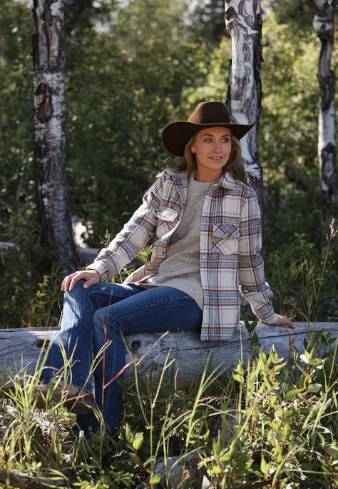 Amy Heartland Outfits, Heartland Outfits, Amber Marshall Wedding, Michelle Morgan, Farm Outfit, Heartland Actors, Heartland Ranch, Cowgirl Pictures, Farm Clothes