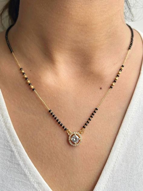 Women Mangalsutra Design, Chain Mangalsutra Designs, Small Mangalsutra Designs Gold, Simple Mangalsutra Design, Modern Mangalsutra Designs Gold, Daily Wear Gold Mangalsutra Designs, Mangalsutra Traditional, Modern Mangalsutra Designs, South Indian Mangalsutra