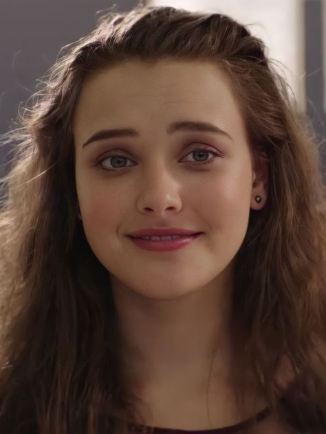 Katrin Langford, Catherine Langford, Simple Girls Hairstyles, 90s Makeup Look, Hannah Baker, Day Hairstyles, Katherine Langford, Allu Arjun Hairstyle, Hairstyles Design