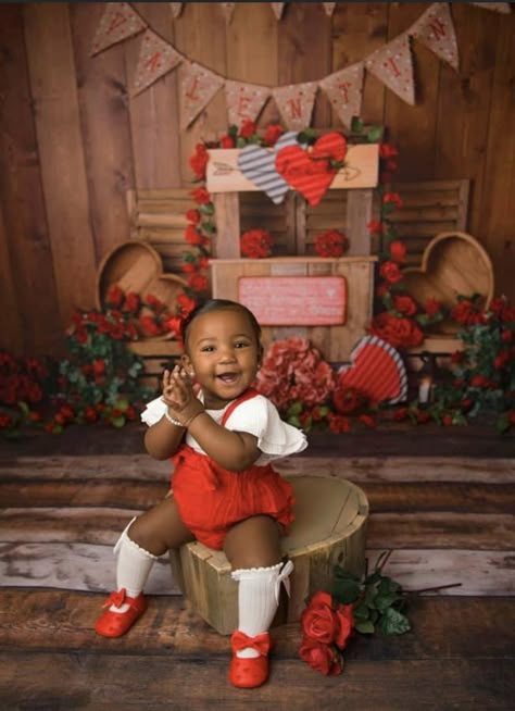 Strawberry 1st Birthday Photoshoot, Strawberry Shortcake Photoshoot, Toddler Christmas Photoshoot, Mommy Daughter Photoshoot, 6 Month Baby Picture Ideas, Baby Birthday Photoshoot, Easter Photoshoot, Baby Milestones Pictures, Valentine Photo Shoot