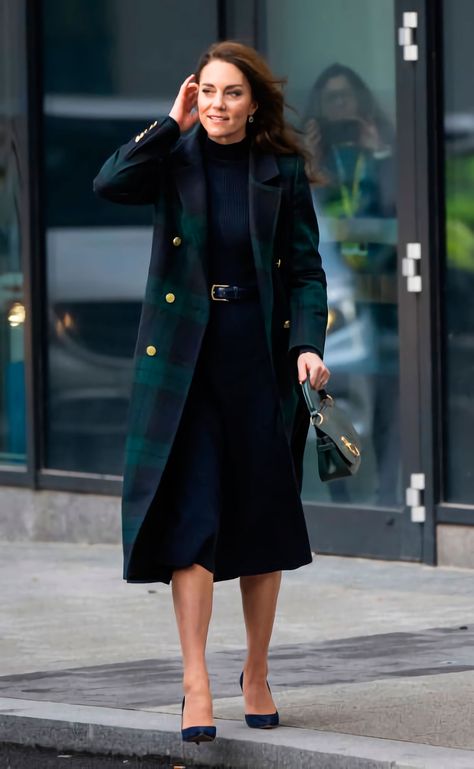 Tartan Coat, Looks Kate Middleton, Kate Middleton Outfits, Green Tartan, Middleton Style, Catherine Elizabeth Middleton, Blue Tartan, Catherine Middleton, Royal Outfits