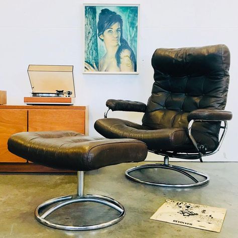 Atomica on Instagram: “*SOLD* It’s Friday night, time to relax and put your feet up on this 1970’s Ekornes swivel reclining chair and ottoman. Made in Norway in…” Reclining Chair, Time To Relax, Eames Lounge Chair, Relax Time, Recliner Chair, Chair And Ottoman, Friday Night, Night Time, Recliner