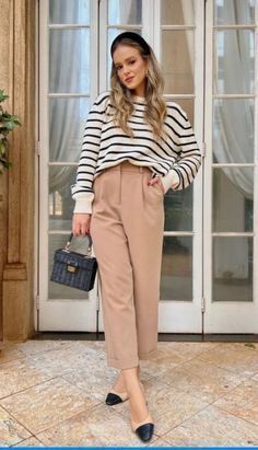 Classic Professional Outfits For Women, Professional Spring Work Outfits, Romantic Work Outfit, Business Casual Outfits For Women Colorful, Spring Business Professional Outfits, Smart Casual Work Outfit Summer, Female Lawyer, Stile Blair Waldorf, Mode Zara