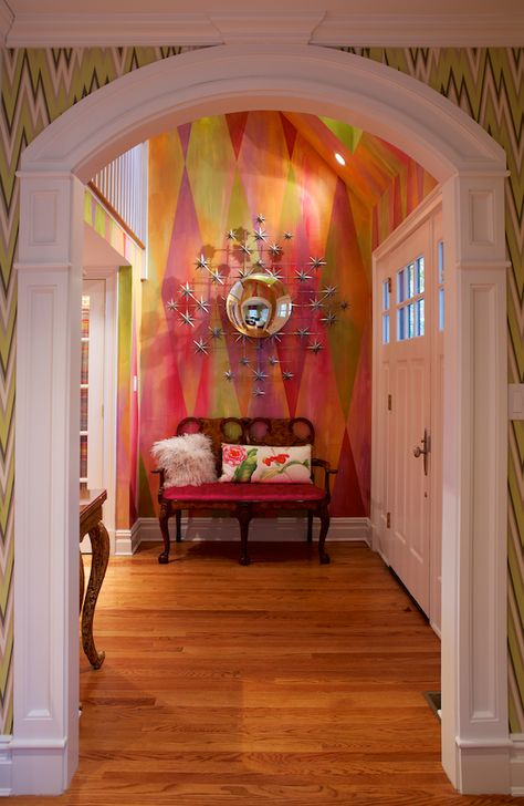 Pink Foyer, Corridor Ideas, Traditional Decor Southern, Foyer Bench, Art Deco Apartment, Bright Quotes, Beautiful Home Gardens, Chevron Wallpaper, Entry Ways