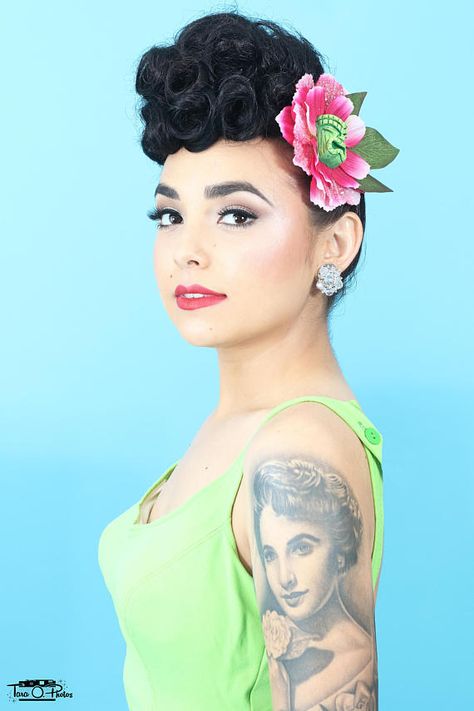 50s Hair Tiki Hair Clip Tropical Flower Tiki Tiki Accessorie Pinup Flower Rockabilly Hair Clip Pinup Hair Long, Rockabilly Updo, 1950s Hair Accessories, Updo With Flowers, Psychobilly Hair, Tiki Pinup, Pinup Pose, Pinup Makeup, Hair Retro