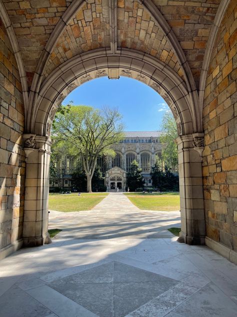 archway | old architcture | courtyard | college campus | college | college life | college aesthetic College Aesthetic, College Campus, College Life, Quad