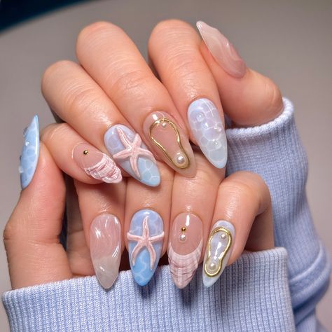 Seashell ocean nails 🐚🌊 inspo: @amys.clients —- #nailart #oceannails #seashellnails #3dnails #waternails #pressonsnnails #gelx Ocean Nails Designs, Seashell Nails Design, Thailand Nails, Cute Vacation Nails, Vacation Nails Summer, Fiji Nails, Nessa Nails, Nails Ocean, Ocean Nail