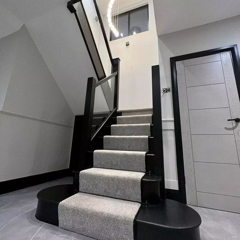 @stairboxuk shared a photo on Instagram: “A statement staircase if ever we saw one! 🖤 • Everything about it says "look at me" - the bold, black, painted finish, the luxury…” • Oct 18, 2021 at 6:21pm UTC Statement Staircase, Black Painted Stairs, Gray Stair Runner, Staircase Manufacturers, Black Staircase, Stair Paneling, Carpet Staircase, Gray Stairs, Black Stairs