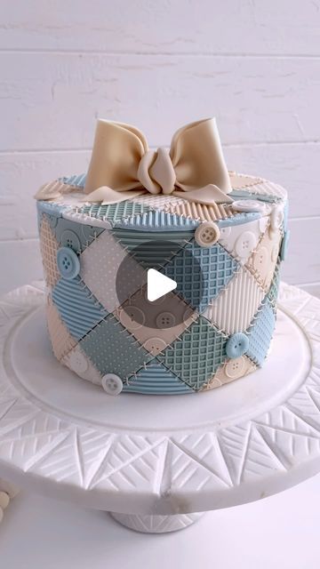 Katy Sue Designs Cakes on Instagram: "Try this food safe silicone mould to create a detailed patchwork texture on fondant, comprising of polka dot, striped, checked and button textured fabric squares – each connected with stitched details. The Patchwork Quilt Silicone Mould is perfect for decorating cake and cookies, especially for new baby, christenings and birthdays. 
.
.
.
#patchworkcake #quiltedcake #patchworkmould #patchworkmold #cakedecorating #quiltcake #christeningcake #baptismcake #newbabycake #birthdaycake #toddlercake #cakedecoratingmould #cakedecoratingmold #katysue #katysuedesigns #texturemould #texturemold #caketexture #babycake #babycakeideas #cookiedecorating #cutecakes #cakedecoratorsofinstagram #ilovecake" Quilted Cake Design, Patchwork Cake, Quilted Cake, Baby Shower Cake Designs, Fondant Techniques, Frosting Recipes Easy, Cake Quilt, Decorating Videos, Cake Blog