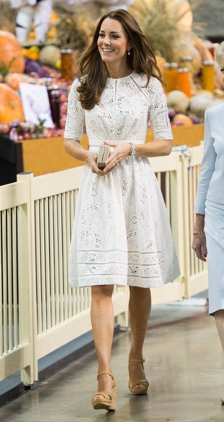 Vestidos Kate Middleton, Cocktail Dress Modest, White Dress Outfit Summer, Kate Middleton Stil, Kate Middleton Wedding Dress, White Lace Cocktail Dress, Herzogin Von Cambridge, Looks Kate Middleton, White Dress Outfit