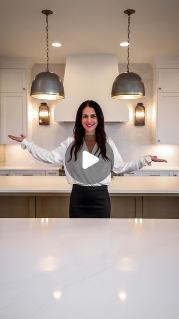 Marie Boatsman on Instagram: "✨ Introducing 2024 Kitchen Trends - Part 1! 🍽️ 

Dual islands take center stage, while hidden stations and built-in appliance garages keep things sleek. 
Open shelving accents add personality, and custom cabinet features enhance functionality!

Which trend has you dreaming of a 
kitchen upgrade? 💫

Stay tuned for Part 2, coming soon!

 #kitchendesign #kitchentrends #kitchendesignideas #kitchenrenovation #kitcheninspo #interiordesign #homedesign #customhomes #buildahome #homebuilder #homeremodel #homerenovation #homeinspo #realtorlife #realestate #bhhs #bhhsrealestate #pnwliving #pnwhomes #portlandhomes #oregon #portland #lakeoswego #westlinn #sherwood #mariebrealty" Trending Kitchen 2025, Dining Room Connected To Kitchen, 2025 Kitchen Trends, 2024 Kitchen Trends, Celebrity Kitchens, Back Kitchen, Kitchen 2024, Oregon Portland, Appliance Garage