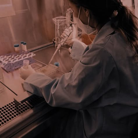 Scientist Lab Coat Aesthetic, Food Scientist Aesthetic, Lab Coat Aesthetic, Data Aesthetic, Rich Hair, Women In Science, Life Gets Better, People Aesthetic, Medical Laboratory Science