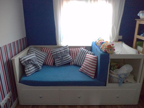 IKEA Hackers: Guest bed makes space for baby changing table - remove table to convert back to fullsize bed, or add undermattress bedrail and it works as makeshift kiddie bed / crib Ikea Guest Bed, Ikea Hemnes Daybed, Hemnes Day Bed, Hemnes Ikea, Ikea Daybed, Hemnes Bed, Daybed Styles, Ikea Bed Hack, Toddler House Bed