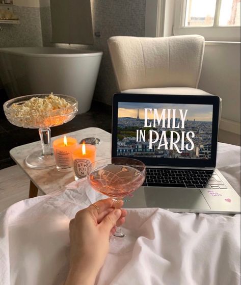 Bath & Body Works, All I Ever Wanted, Classy Aesthetic, Emily In Paris, Netflix And Chill, I Want To Know, Modern Family, Instagram Story Ideas, Me Time