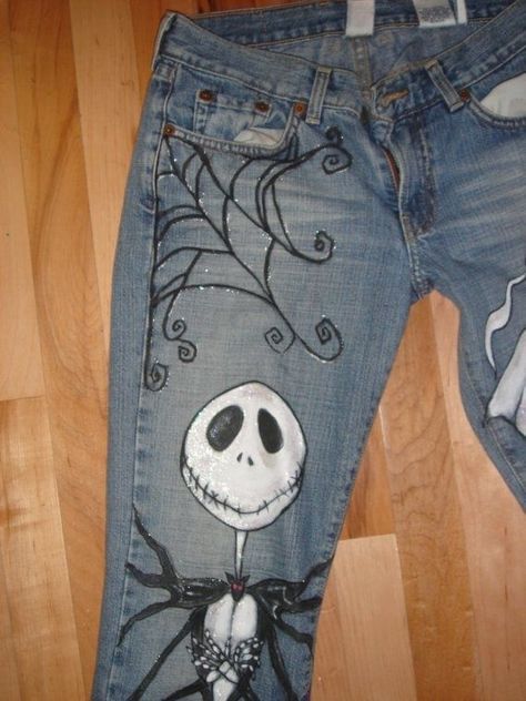 Nightmare Before Christmas pants Halloween Jeans, Princess Kitchen, Diy Sale, Halloween Decor Diy, Fitting Jeans, Diy Halloween Decor, Torn Jeans, Diy Vetement, Painted Jeans