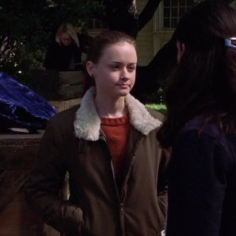 Rory Gilmore Coat, Rory Gilmore Jacket, Alexis Bledel, Rory Gilmore, Corduroy Jacket, Gilmore Girls, Fur Coat, Coats Jackets, Pasta