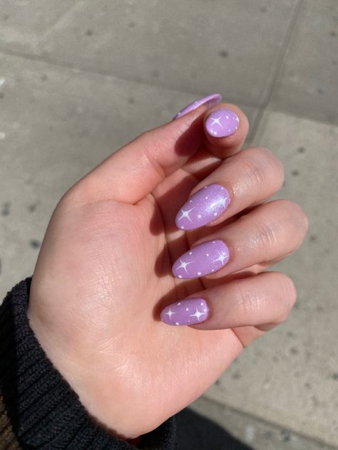 Lilac Nails White Design, Anime Sparkle Nails, Purple And White Short Nails, Light Purple Almond Nails Design, Purple Nails White Tips, Purple Nails With Sparkle, Purple Nails With Stars, Light Purple Almond Nails, Different Shade Of Purple Nails