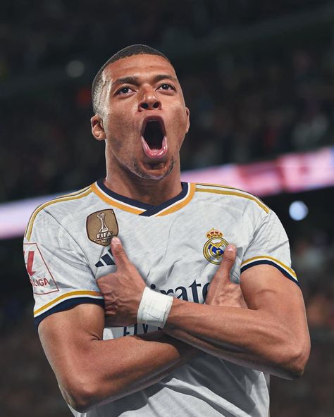 Ronaldo Photos, Cristiano Ronaldo Portugal, Football Players Photos, Real Madrid Team, Real Madrid Wallpapers, Madrid Wallpaper, Real Madrid Players, Kylian Mbappe, Football Photos