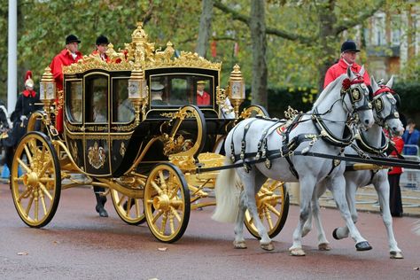 Bentley Suv, St Edward's Crown, Defender Td5, Sandringham House, Horse Drawn Carriage, Royal Collection Trust, Imperial Crown, The Royal Collection, Horse Carriage