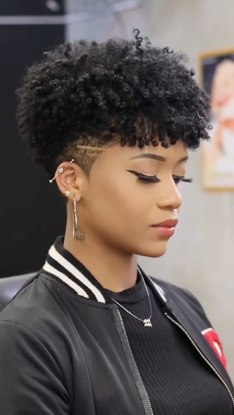 Undercut Natural Hair, Tapered Natural Hair Cut, Hair Ideas For Women, Natural Hair Haircuts, Cabello Afro Natural, Short Hair Designs, Short Shaved Hairstyles, Shaved Side Hairstyles, Shaved Hair Designs