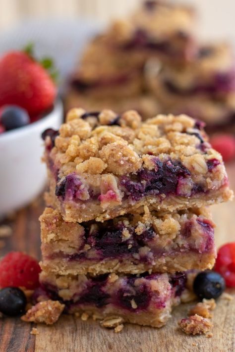 Mixed Berry Oatmeal Crumble Bars - Wine a Little, Cook a Lot Mixed Berry Oatmeal, Berry Streusel, Oatmeal Crumble Bars, Mixed Berry Crumble, Berry Bars, Berry Crumble Bars, Blueberry Crumb Bars, Oatmeal Crumble, Streusel Bars