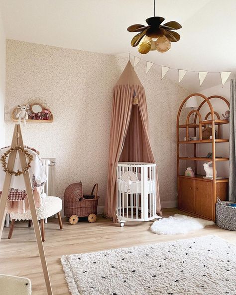 Stokke Sleepi Crib, Oval Crib, Stokke Sleepi, Junior Bed, Nursery Room Design, Cot Bed, Nursery Room Inspiration, Mini A, Nursery Inspo