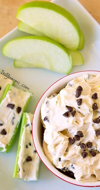 Weight Watchers Dips- BEST WW Dip Recipes – Easy Weight Watchers Diet Ideas Peanut Butter Dip, Cucumber Diet, Cheesecake Dip, Healthy Chocolate Chip, Sweet Dips, Healthy Snack Options, Dessert Dips, Idee Pasto Sano, Healthy Chocolate