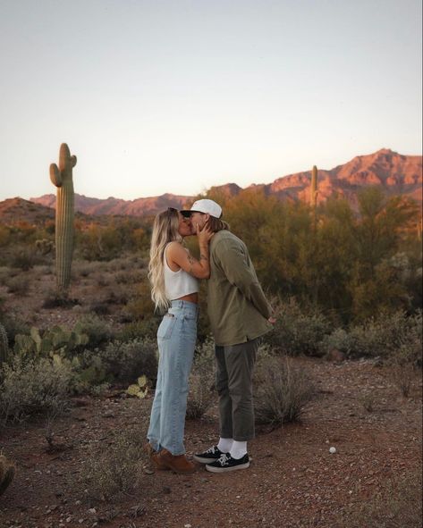 Mountain Photoshoot, Desert Photoshoot, Engagement Picture Outfits, Engagement Pictures Poses, Couple Picture Poses, Couple Photoshoot Poses, Cute Couples Photos, Couple Photography Poses, In The Desert