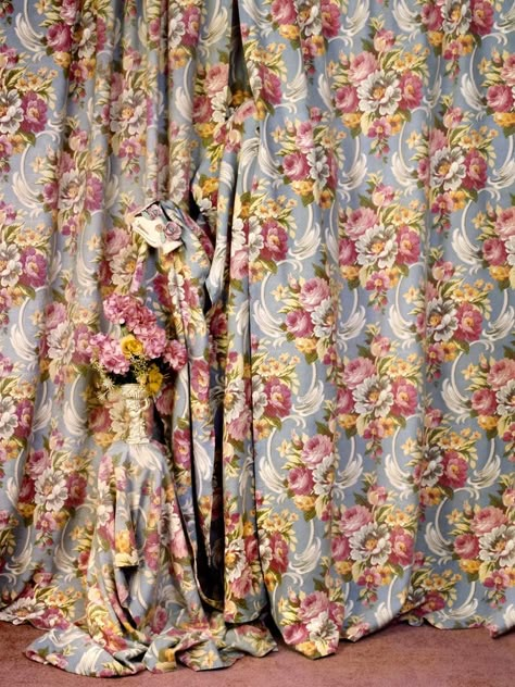 Iraq, Patty Carroll, Body Painting, Chicago Usa, Scene Art, Ceramic Birds, The Curtain, Photo Series, Beautiful Interiors