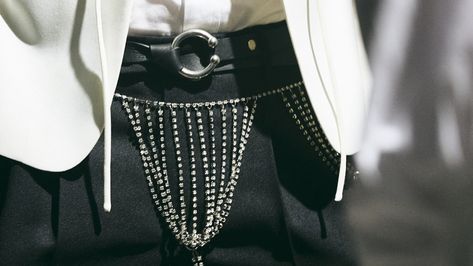 1990s Looks, Body Jewelry Men, Stefano Pilati, Mens Chains, Male Body Jewelry, Thigh Chain, Body Chains, Jewelry Men, Best Mens Fashion