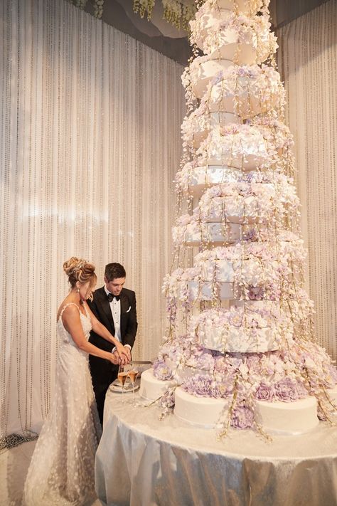 Huge Wedding Cakes, Castle Wedding Cake, Wedding In Vegas, Crazy Wedding Cakes, Over The Top Wedding, Tall Wedding Cakes, Simple Beach Wedding Ideas, Wedding Cake Tasting, Huge Wedding