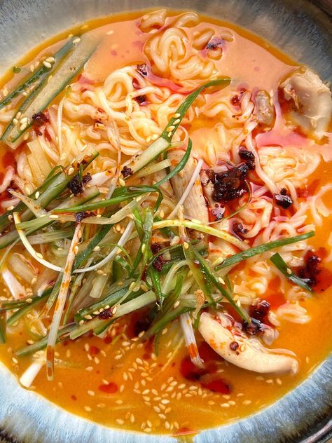 Gochujang, Lemongrass and Coconut Noodle Soup Coconut Noodle Soup, Gochujang Recipe, Gochujang Chicken, Asian Noodle Recipes, Sesame Noodles, Clean Eating Lunch, Clean Eating Recipes Lunch, Lime Recipes, Coconut Chicken