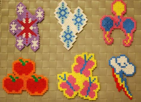 17 Best images about pixel art on Pinterest | Perler beads ... Perler Necklaces, Art Perler Beads, Easy Perler Bead Patterns, Perler Creations, Easy Perler Beads Ideas, Pony Bead Patterns, Hama Beads Design, Perler Bead Templates, Diy Perler Bead Crafts