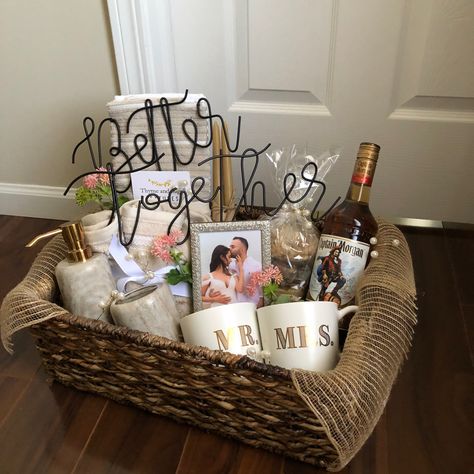 Wedding Shower Gifts Basket, Housewarming Gift Ideas First Home, Diy Engagement Gifts, Engagement Basket, Bridal Shower Baskets, Engagement Gift Baskets, Diy Gift Basket, Louisiana Gifts, Wedding Gift Hampers