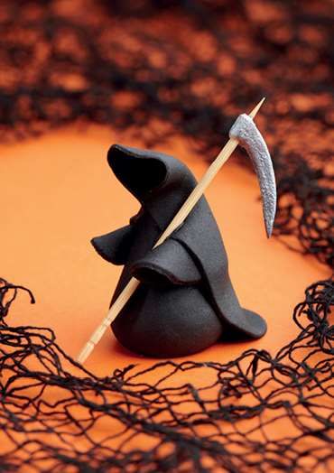 Polymer Clay Grim Reaper, Clay Grim Reaper, Halloween Modeling Clay Ideas, Fimo Halloween Ideas, Polymer Clay Spooky, Polymer Clay Halloween Decorations, Polymer Clay Horror, Spooky Clay Ideas, Halloween Polymer Clay Ideas