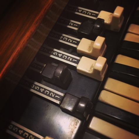 Hammond B3 Organ #music #organ #keyboard #instrument Keyboard Instrument, Hammond Organ, Organ Music, Pinball Machines, Music Photography, Music Stuff, Good Music, Keyboard, Nail Polish