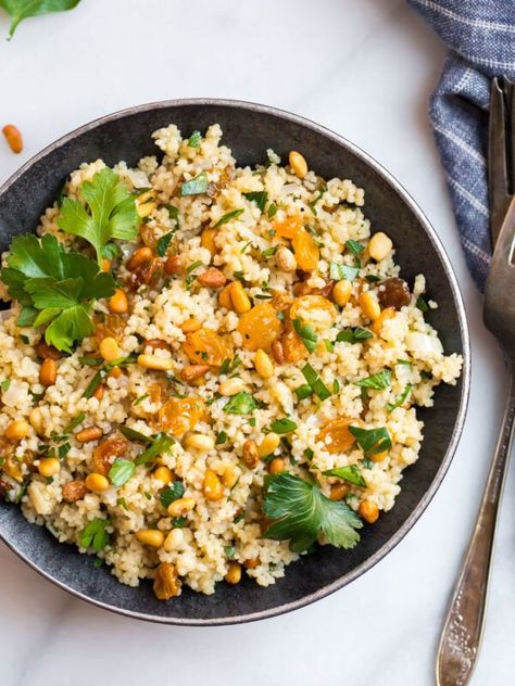 Moroccan Couscous {Fast and Flavorful Side Dish} – WellPlated.com Slow Cooker Moroccan Chicken, Roast Frozen Broccoli, Moroccan Couscous, Cooking Grains, Couscous Recipe, Raisin Recipes, Moroccan Cooking, Whole Wheat Pizza, Couscous Recipes