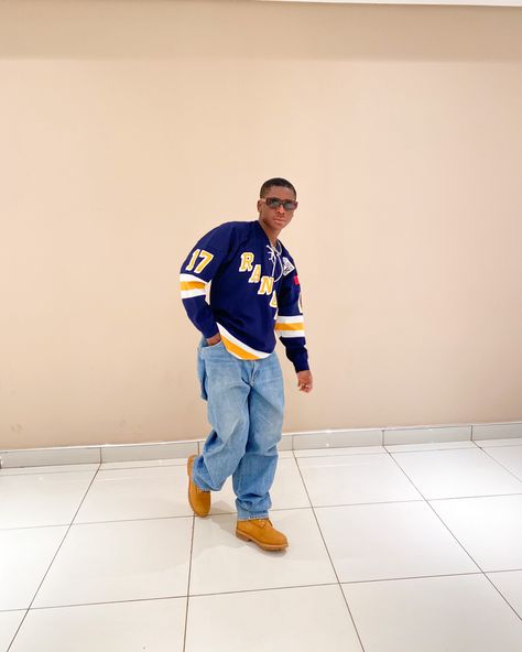 Timberland, baggy jeans, outfit men, nfl jersey, streetwear, fashion, fit Nfl Jersey Outfit Men, Jersey Outfit Streetwear, Timberlands Outfit Men, Baseball Jersey Outfit Men, Nfl Jersey Outfit, Baggy Jeans Outfit Men, Jersey Outfit Ideas, Timberlands Outfit, Timberland Outfit