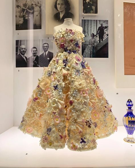 The lustrous exhibition of Dior at V&A museum LONDON was a must for every fashion insiders as well as fashion lovers. 📍2019, V&A Museum, London #foreverfashionable V&a Exhibition, Dior Exhibition, Dior Museum, London Fashion, Fashion Lover, Dior, London, Clothes