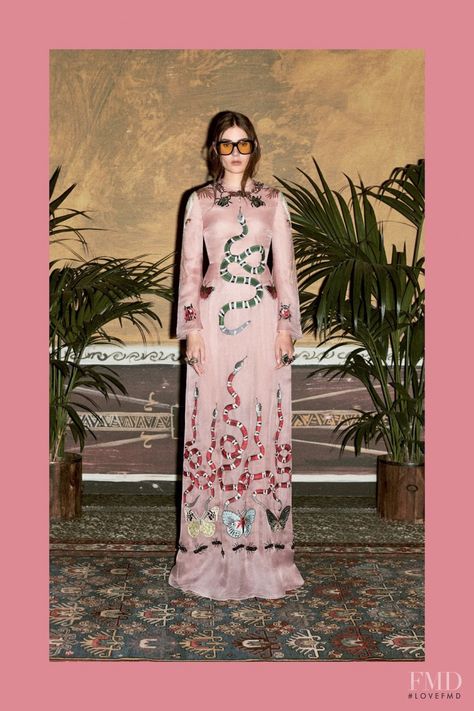 Photo feat. Vera Van Erp - Gucci - Pre-Fall 2016 Ready-to-Wear - Lookbook | Brands | The FMD #lovefmd Gucci 2016, Pre Fall 2016, Fall Fashion 2016, 2016 Fashion, Fall 2016, Pre Fall, Dream Dress, London Fashion Week, Milan Fashion Week