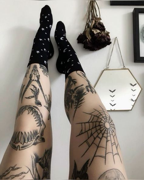 Alt Leg Tattoos, Large Knee Tattoo, Goth Knee Tattoos, Patchwork Tattoo Ideas Leg, Random Leg Tattoos, Matching Knee Tattoos, Tattoos For Women Traditional, Cool Knee Tattoos, Leg Patchwork Tattoo