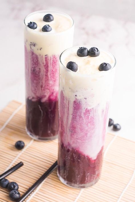 image of a blueberry float Kids Milkshake, Ice Cream Float Recipes, Fresh Blueberry Recipes, Blueberry Recipe, Ice Cream Float, Summer Drink Cocktails, Float Recipes, Ice Drink, Blueberry Ice Cream