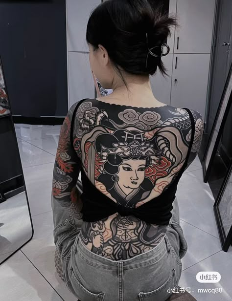 Japanese Tattoos Women, Traditional Tattoo Back Piece, Back Tattoo Women Full, Women Samurai, Japanese Tattoo Women, Japanese Back Tattoo, Tattoo Japanese Style, Tattoo Japanese, Girl Back Tattoos