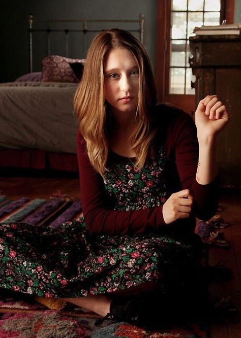 Violet Ahs, Violet Harmon, Tate And Violet, American Horror Story 3, Taissa Farmiga, Violet Aesthetic, 2010s Fashion, Mysterious Girl, Pretty Skin