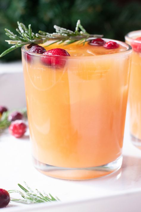 Morning Punch Recipes, Breakfast Punch, Alcohol Treats, Christmas Morning Punch, Punch Christmas, Morning Cocktail, Holiday Beverages, Christmas Punch Recipes, Holiday Punch